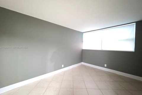 Condo in West Palm Beach, Florida, 1 bedroom  № 2005835 - photo 10