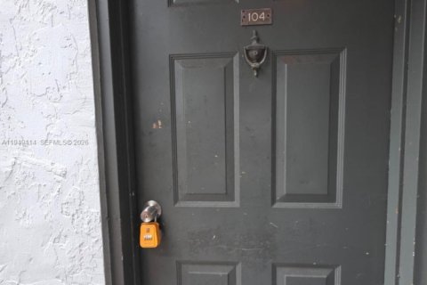 Condo in West Palm Beach, Florida, 1 bedroom  № 2005835 - photo 14