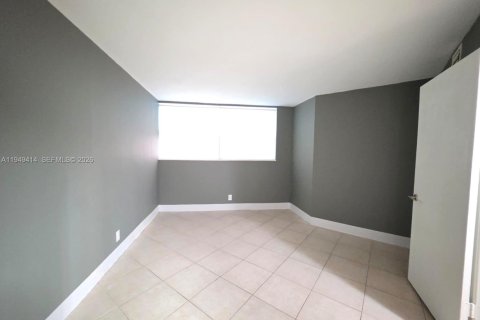Condo in West Palm Beach, Florida, 1 bedroom  № 2005835 - photo 11