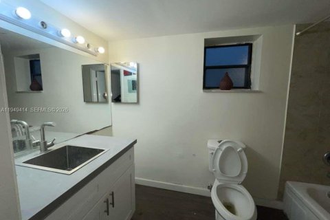 Condo in West Palm Beach, Florida, 1 bedroom  № 2005835 - photo 2