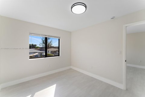 Immobilier commercial à vendre à Miami, Floride № 1974976 - photo 30