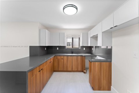 Immobilier commercial à vendre à Miami, Floride № 1974976 - photo 24