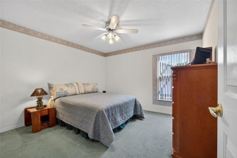 House in Davenport, Florida 3 bedrooms, 206.61 sq.m. № 2196090 - photo 14
