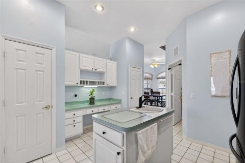 House in Davenport, Florida 3 bedrooms, 206.61 sq.m. № 2196090 - photo 10