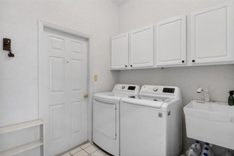 House in Davenport, Florida 3 bedrooms, 206.61 sq.m. № 2196090 - photo 17