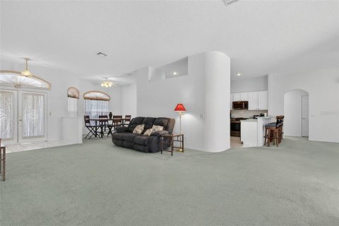 House in Davenport, Florida 3 bedrooms, 206.61 sq.m. № 2196090 - photo 5