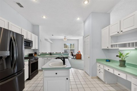 House in Davenport, Florida 3 bedrooms, 206.61 sq.m. № 2196090 - photo 8