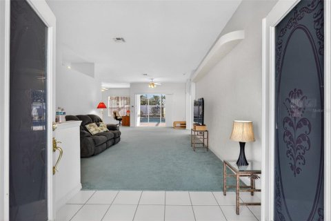 House in Davenport, Florida 3 bedrooms, 206.61 sq.m. № 2196090 - photo 4