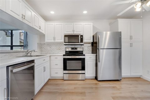 Townhouse in Coconut Creek, Florida 3 bedrooms, 128.95 sq.m. № 1726227 - photo 7