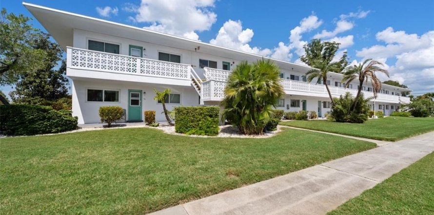 Condominio en Seminole, Florida, 2 dormitorios № 1895053