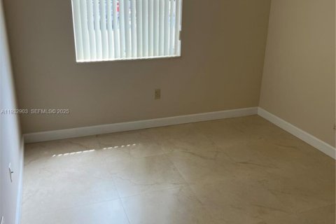 Снять в аренду виллу или дом в Суитуотер, Флорида 3 спальни, 97.55м2, № 1991693 - фото 9