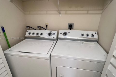 Снять в аренду виллу или дом в Суитуотер, Флорида 3 спальни, 97.55м2, № 1991693 - фото 6