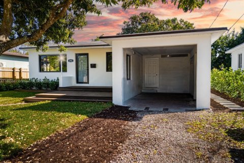 House in Hollywood, Florida 4 bedrooms, 94.2 sq.m. № 1891600 - photo 14