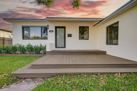 House in Hollywood, Florida 4 bedrooms, 94.2 sq.m. № 1891600 - photo 3