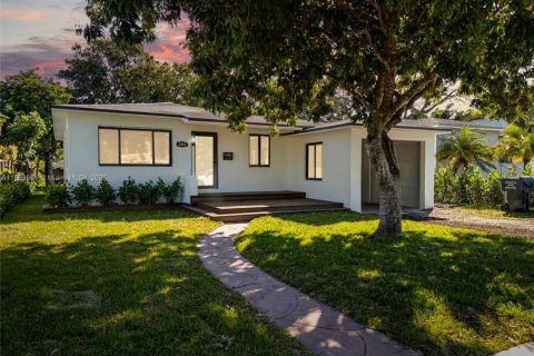 House in Hollywood, Florida 4 bedrooms, 94.2 sq.m. № 1891600 - photo 1
