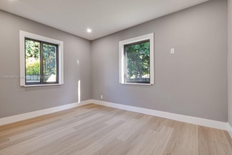 House in Hollywood, Florida 4 bedrooms, 94.2 sq.m. № 1891600 - photo 8
