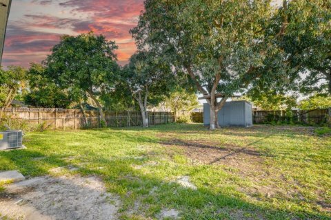 House in Hollywood, Florida 4 bedrooms, 94.2 sq.m. № 1891600 - photo 17