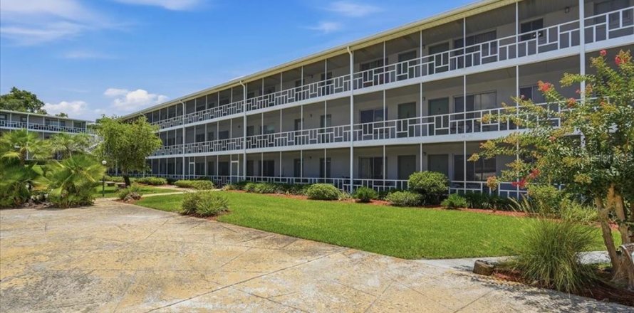 Condominio en Winter Haven, Florida, 2 dormitorios № 2234053