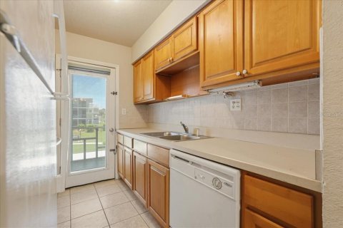Condominio en venta en Winter Haven, Florida, 2 dormitorios, 78.04 m2 № 2234053 - foto 13