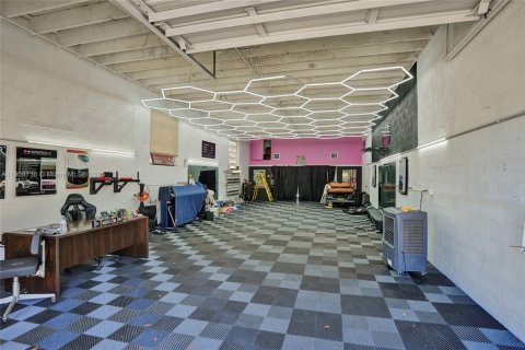 Commercial property in Fort Lauderdale, Florida № 1965449 - photo 13