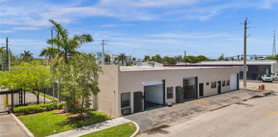 Commercial property in Fort Lauderdale, Florida № 1965449