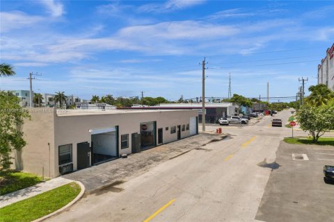 Commercial property in Fort Lauderdale, Florida № 1965449 - photo 2