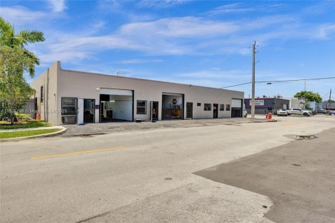 Commercial property in Fort Lauderdale, Florida № 1965449 - photo 12