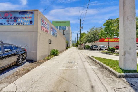 Commercial property in Fort Lauderdale, Florida № 1965449 - photo 18
