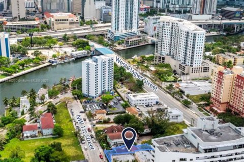 Commercial property in Miami, Florida № 1766953 - photo 2