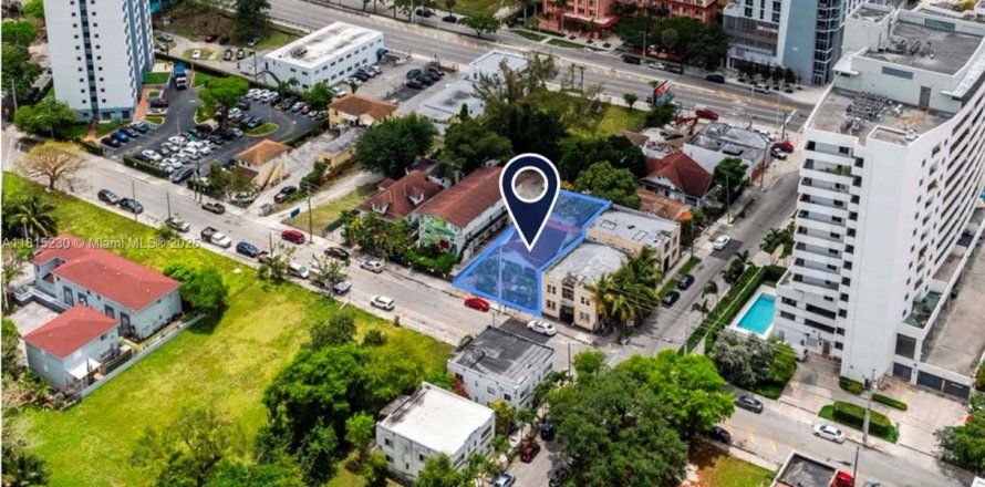 Commercial property in Miami, Florida № 1766953