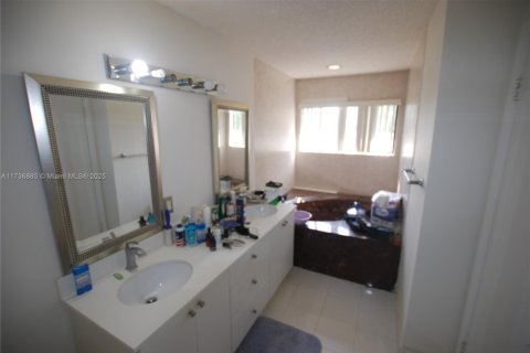 Townhouse in Coral Springs, Florida 4 bedrooms, 157 sq.m. № 1703914 - photo 3