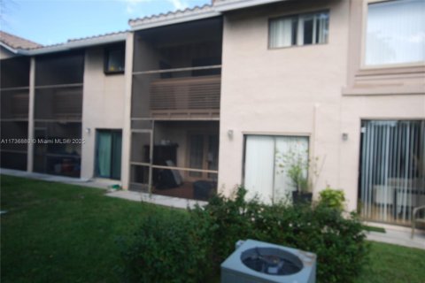 Townhouse in Coral Springs, Florida 4 bedrooms, 157 sq.m. № 1703914 - photo 4