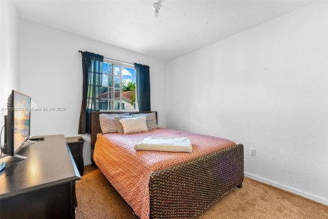 Townhouse in Miami Gardens, Florida 3 bedrooms, 162.02 sq.m. № 1621155 - photo 12