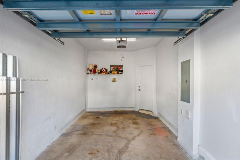 Townhouse in Miami Gardens, Florida 3 bedrooms, 162.02 sq.m. № 1621155 - photo 21