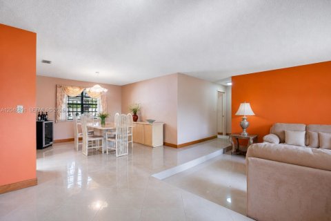 Купить виллу или дом в Майами, Флорида 3 спальни, 162.02м2, № 2145893 - фото 9