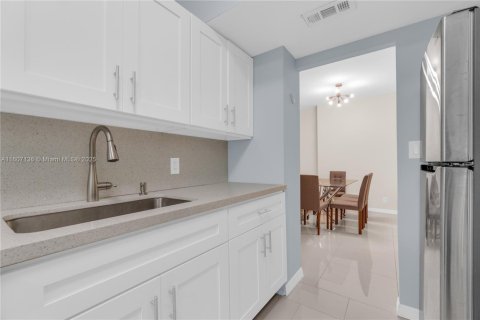 Condominio en venta en Hollywood, Florida, 1 dormitorio, 78.41 m2 № 1920952 - foto 15