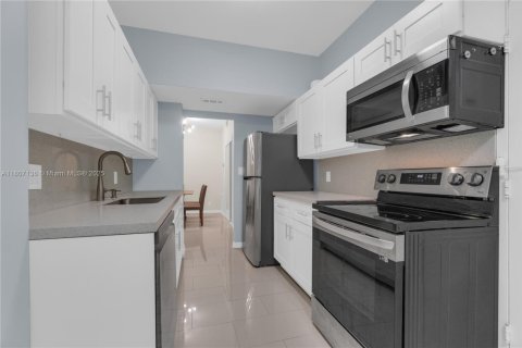 Condominio en venta en Hollywood, Florida, 1 dormitorio, 78.41 m2 № 1920952 - foto 14