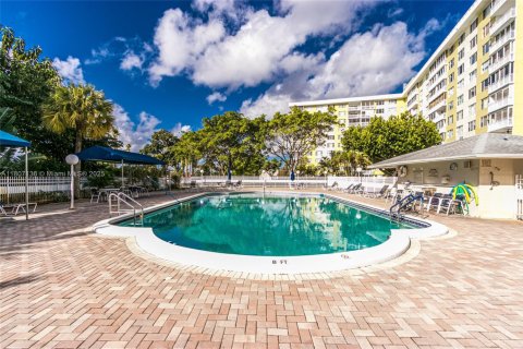 Condominio en venta en Hollywood, Florida, 1 dormitorio, 78.41 m2 № 1920952 - foto 5
