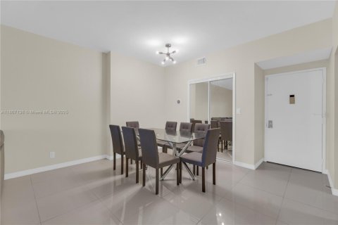 Condominio en venta en Hollywood, Florida, 1 dormitorio, 78.41 m2 № 1920952 - foto 10