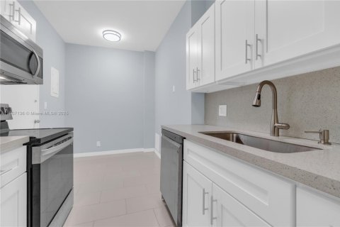 Condominio en venta en Hollywood, Florida, 1 dormitorio, 78.41 m2 № 1920952 - foto 16