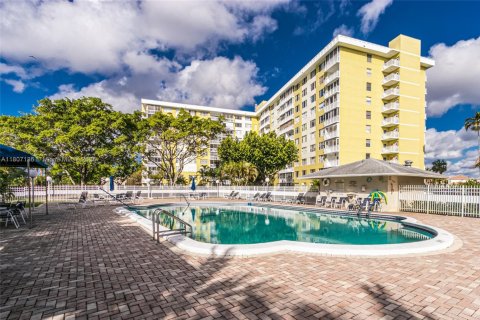 Condominio en venta en Hollywood, Florida, 1 dormitorio, 78.41 m2 № 1920952 - foto 26
