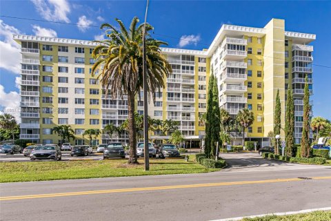 Condominio en venta en Hollywood, Florida, 1 dormitorio, 78.41 m2 № 1920952 - foto 29