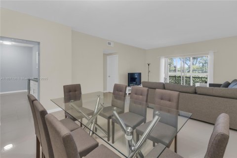 Condominio en venta en Hollywood, Florida, 1 dormitorio, 78.41 m2 № 1920952 - foto 12