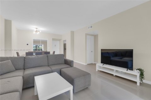 Condominio en venta en Hollywood, Florida, 1 dormitorio, 78.41 m2 № 1920952 - foto 9