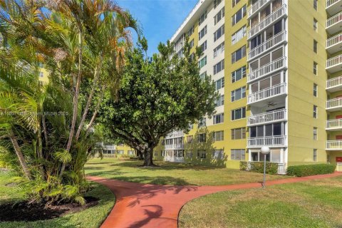 Condominio en venta en Hollywood, Florida, 1 dormitorio, 78.41 m2 № 1920952 - foto 27