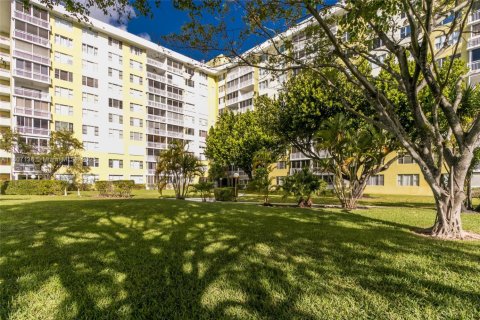 Condominio en venta en Hollywood, Florida, 1 dormitorio, 78.41 m2 № 1920952 - foto 28