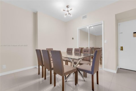 Condominio en venta en Hollywood, Florida, 1 dormitorio, 78.41 m2 № 1920952 - foto 2