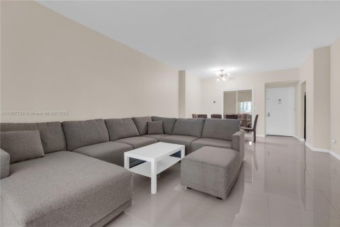 Condominio en venta en Hollywood, Florida, 1 dormitorio, 78.41 m2 № 1920952 - foto 1