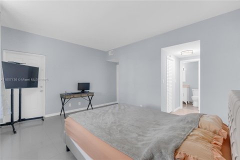 Condominio en venta en Hollywood, Florida, 1 dormitorio, 78.41 m2 № 1920952 - foto 21