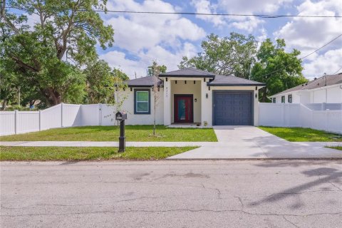 House in Tampa, Florida 3 bedrooms, 149.29 sq.m. № 1540033 - photo 2
